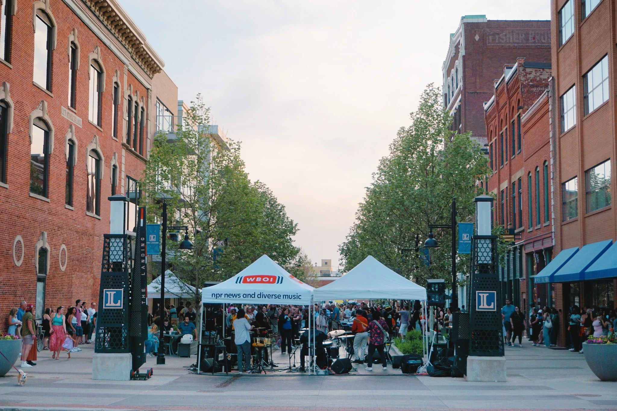 Join us TONIGHT from 7&ndash;9 PM for another @89.1_wboi Presents: Live &amp; Local at The Landing &mdash; a free community event bringing neighbors, friends, local businesses, and live music together right in the heart of downtown Fort Wayne.

Grab 
