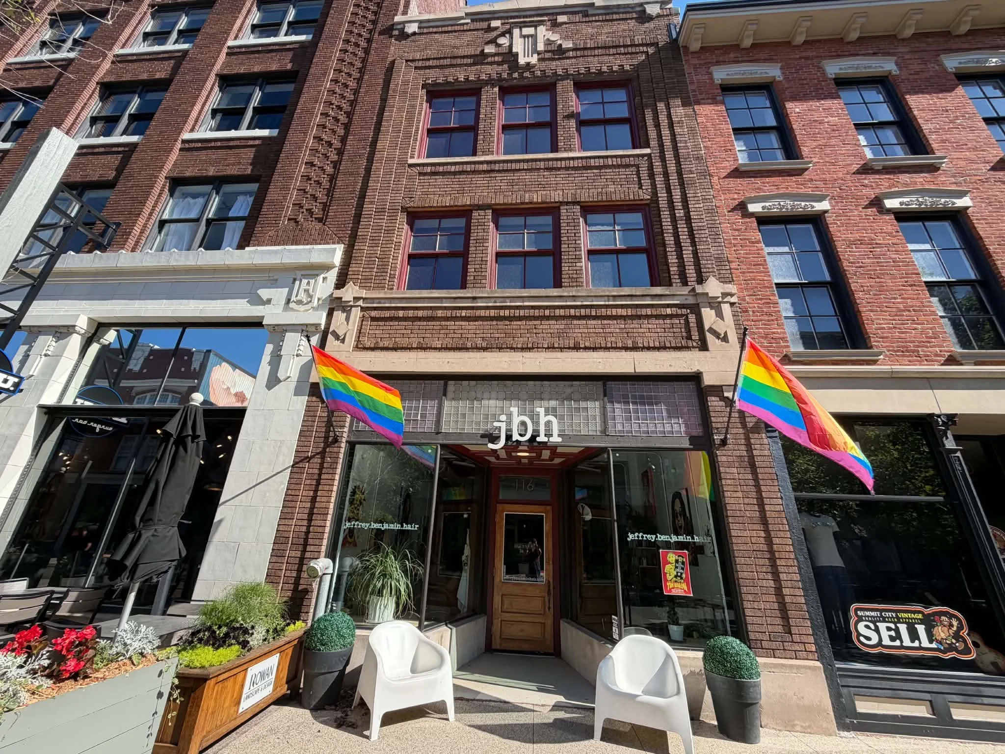 🏢 Looking for office space in Downtown Fort Wayne? We just dropped the price!

Now available for lease: a turnkey 3rd-floor office suite at 116 W Columbia St, STE 301, located above Jeffrey Benjamin Hair in The Landing!

✨ 1,410 SF
✨ Move-in ready
✨