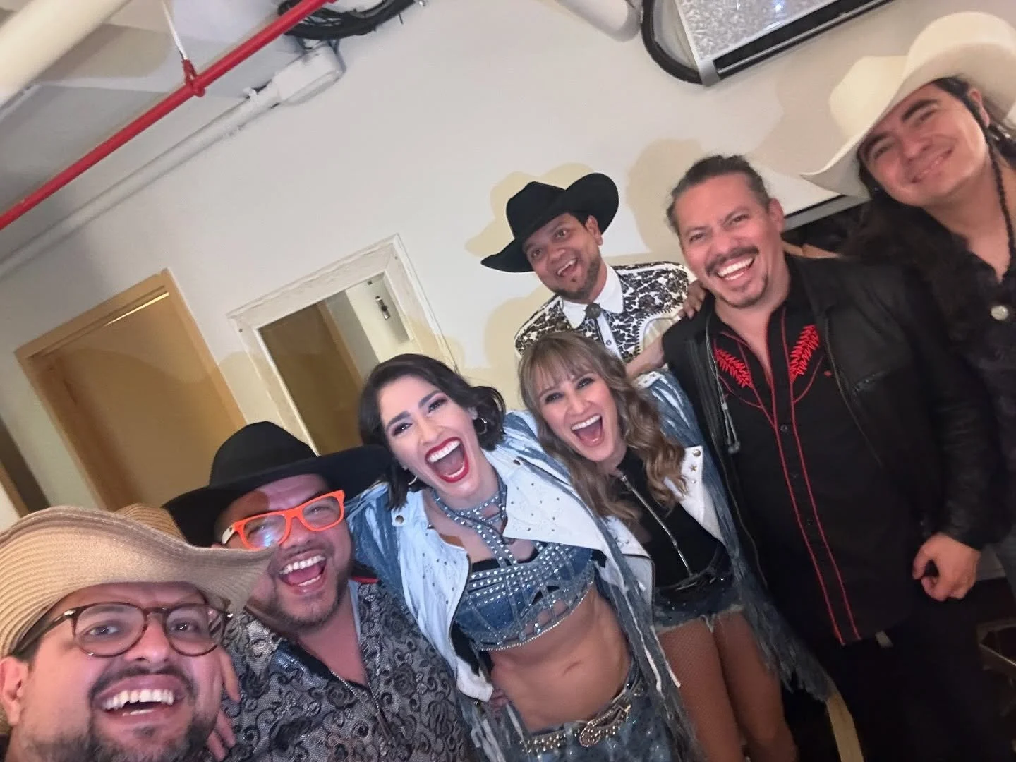 ¡Qué gran cierre de gira HAASHVILLE USA 🇺🇸🤠🌵❤️!!!! GRACIAS NUEVA YORK, gracias a cada uno por darnos una parte de su corazón,  llenaron el nuestro de mucho cariño. Los amamos!!!!!! Seguimos!!!!! 🤠🤠🤠🤠