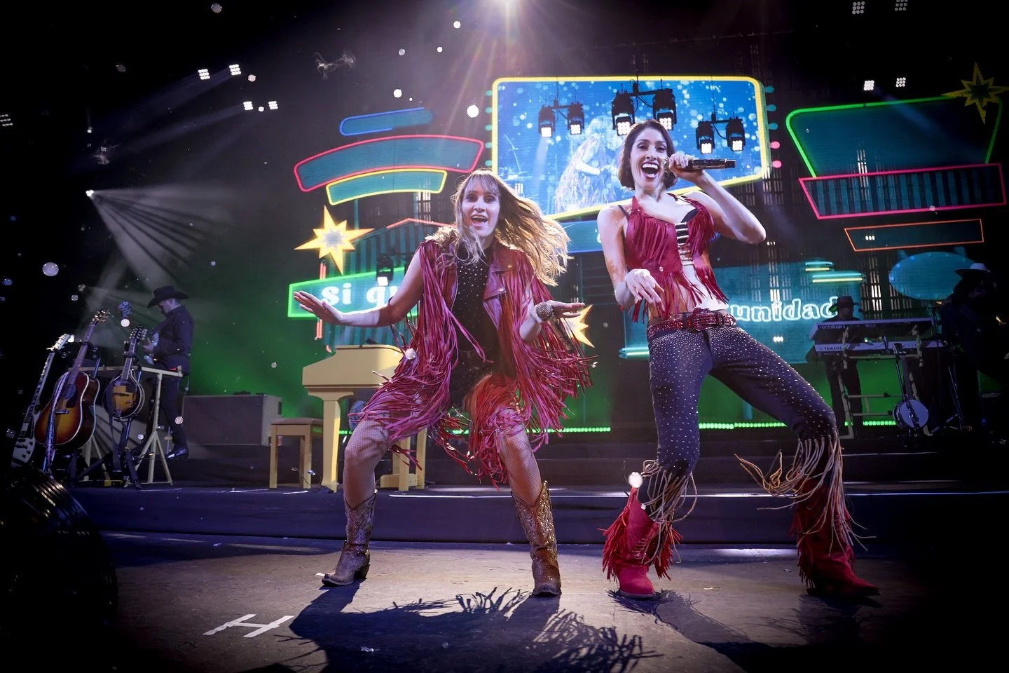 GUADALAJARA ❤️😍 ¡Qué increíble estar de regreso con ustedes y con otro #SoldOut ! Casa llena en HAASHVILLE 🙏🏻🌵🤠❤️. Gracias por cantar con nosotras de esta manera y por llenar este lugar con tanto amor. Ustedes son la raz&oacu