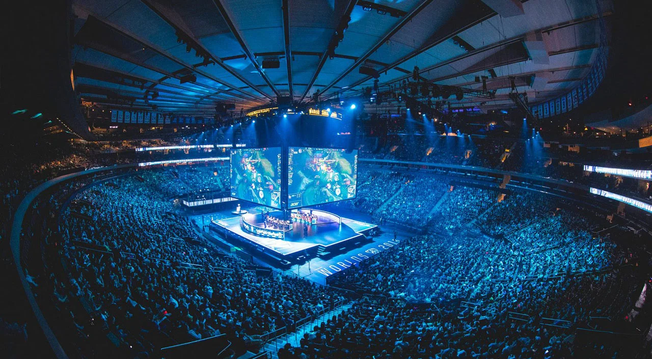 Battleriff tar esportlag till börsen.