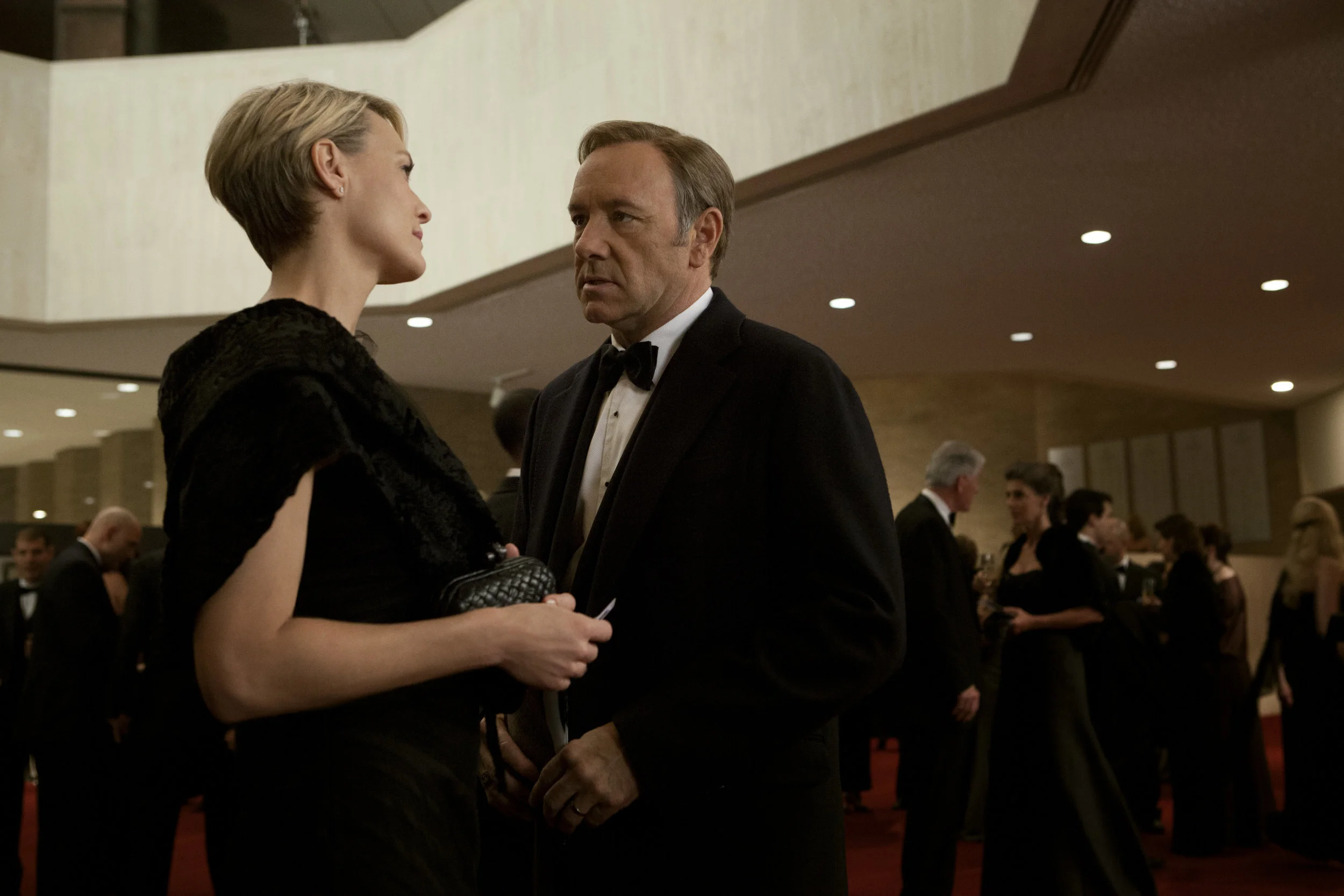 "HOUSE of CARDS" - IN-HOUSE VFX COMPOSITOR Working as the lead stabilization artist for three seasons (s2 - s4), my role additionally included the tasks of a junior-level compositor (simple paint-outs, boom mic removals, simple "split-screen" composites). Primary role became maintaining the physical "look" of the show, through the use of stabilization, despite a constant change of directors and cinematographers, who each brought with them a (sometimes drastically) different approach.