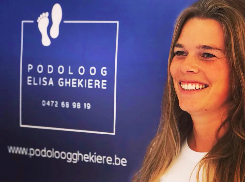 Welkom op de site van podoloog Elisa Ghekiere. Onze praktijken zijn gevestigd in Kortrijk en Brugge. Verder op deze site vindt u waarvoor u bij een podoloog terecht kunt, welke behandelingen een podoloog uitvoert, hoe het podologisch onderzoek gebeurt en wat de meerwaarde is van podologische steunzolen. U kunt bij ons in Kortrijk en Brugge ook terecht voor een pedicure. Als podoloog zijn wij eveneens gespecialiseerd in het behandelen van patiënten met diabetes. Hebt u vragen of hebt u meer informatie nodig? Aarzel niet om ons te bellen of te mailen voordat u een afspraak maakt. Afspraken bij de podoloog kunt u online maken of door ons te bellen. We helpen u graag!