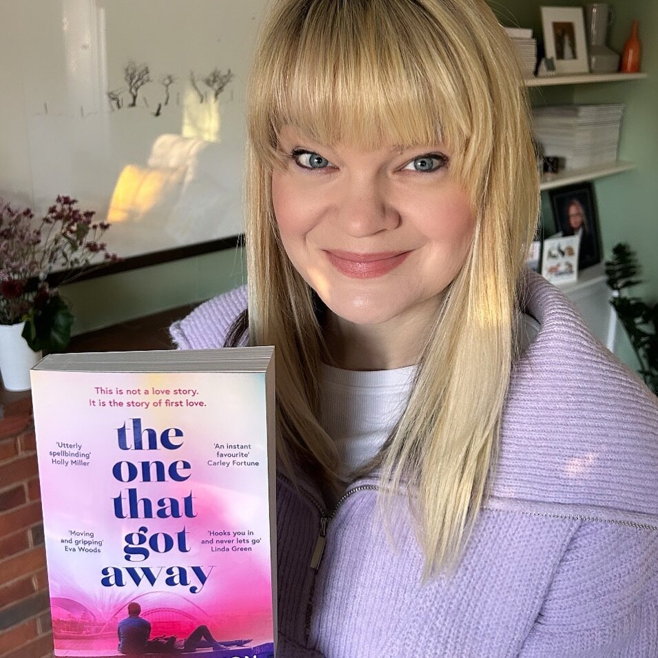💫It&rsquo;s paperback publication day! ✨
The One That Got Away is out in paperback in the UK TODAY! 🥳 You can pick it up in Tesco, Asda and all good bookshops 😃