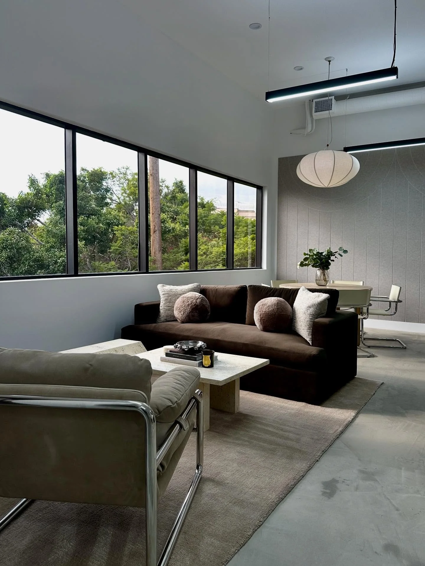 This add-on office space for @smithandberg required a little upgrading. Swipe to see the before 🙈 #jmarxatelier #jmarxatelier2