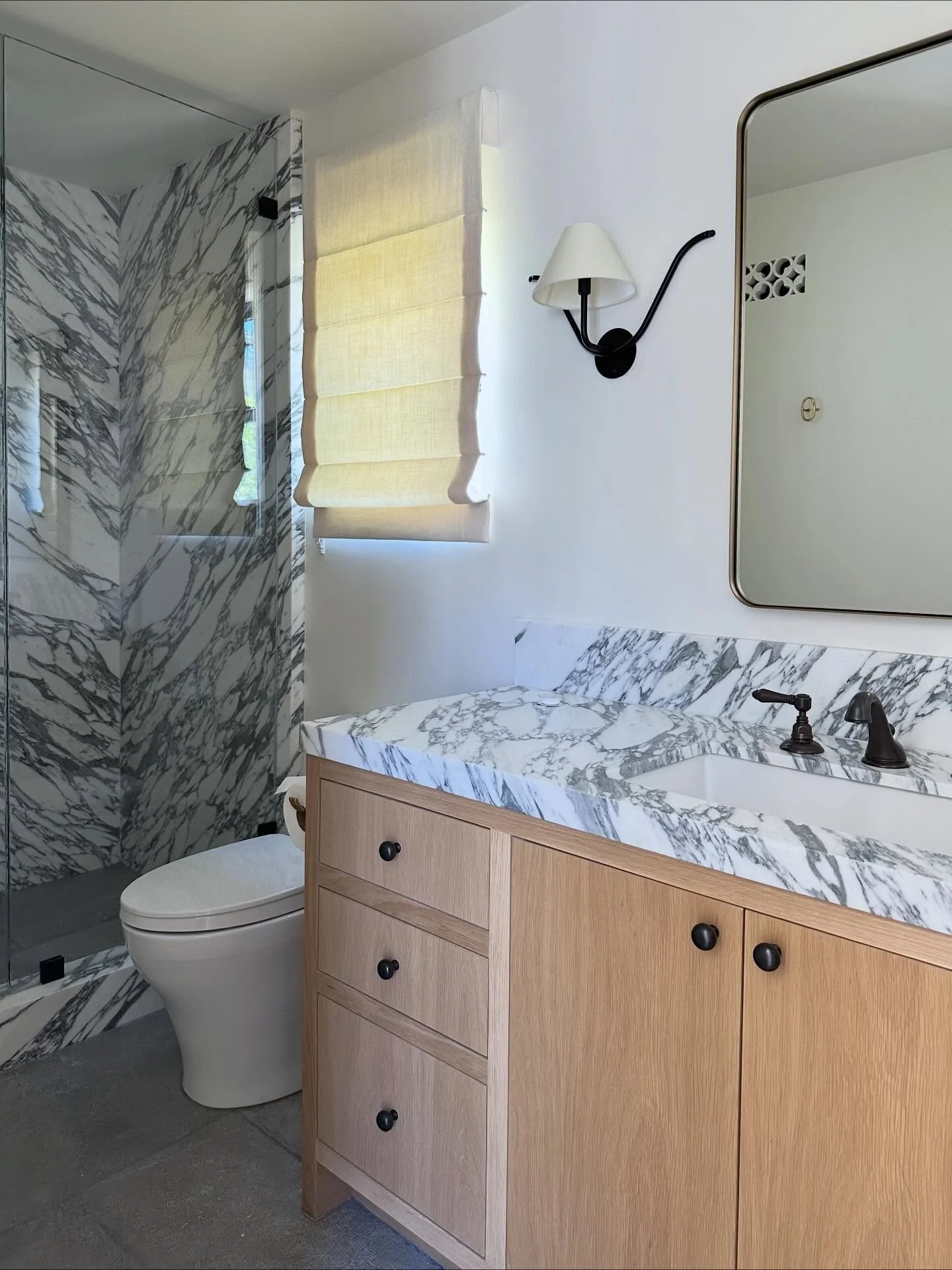 Warning: when a guest bathroom looks this good, your &ldquo;overnight guests&rdquo; may turn into long-term residents. 🛁✨ #jmarxatelier #jmarxatelier2