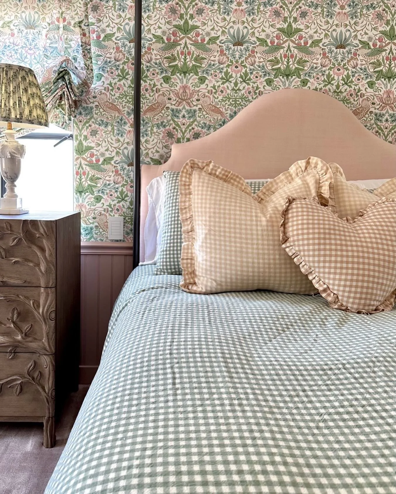 Layers and layers of pattern on pattern 💕💚💕
#jmarxatelier #jmarxatelier2