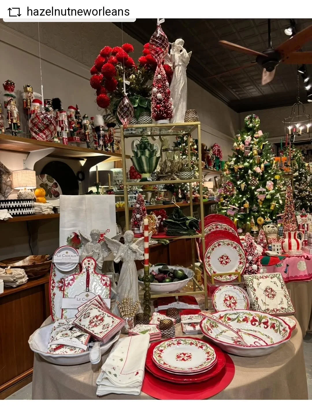An absolutely stunning display of our Holiday Vischio and Garnet Collections.
Happy Holidays to All! 🎄 🎁 🍾 🥂 

#REPOST @hazelnutneworleans - See you all weekend on #magazinestreet Open Sunday too 12-5. 

#lecadeaux_official #lecadeauxmelamine #me