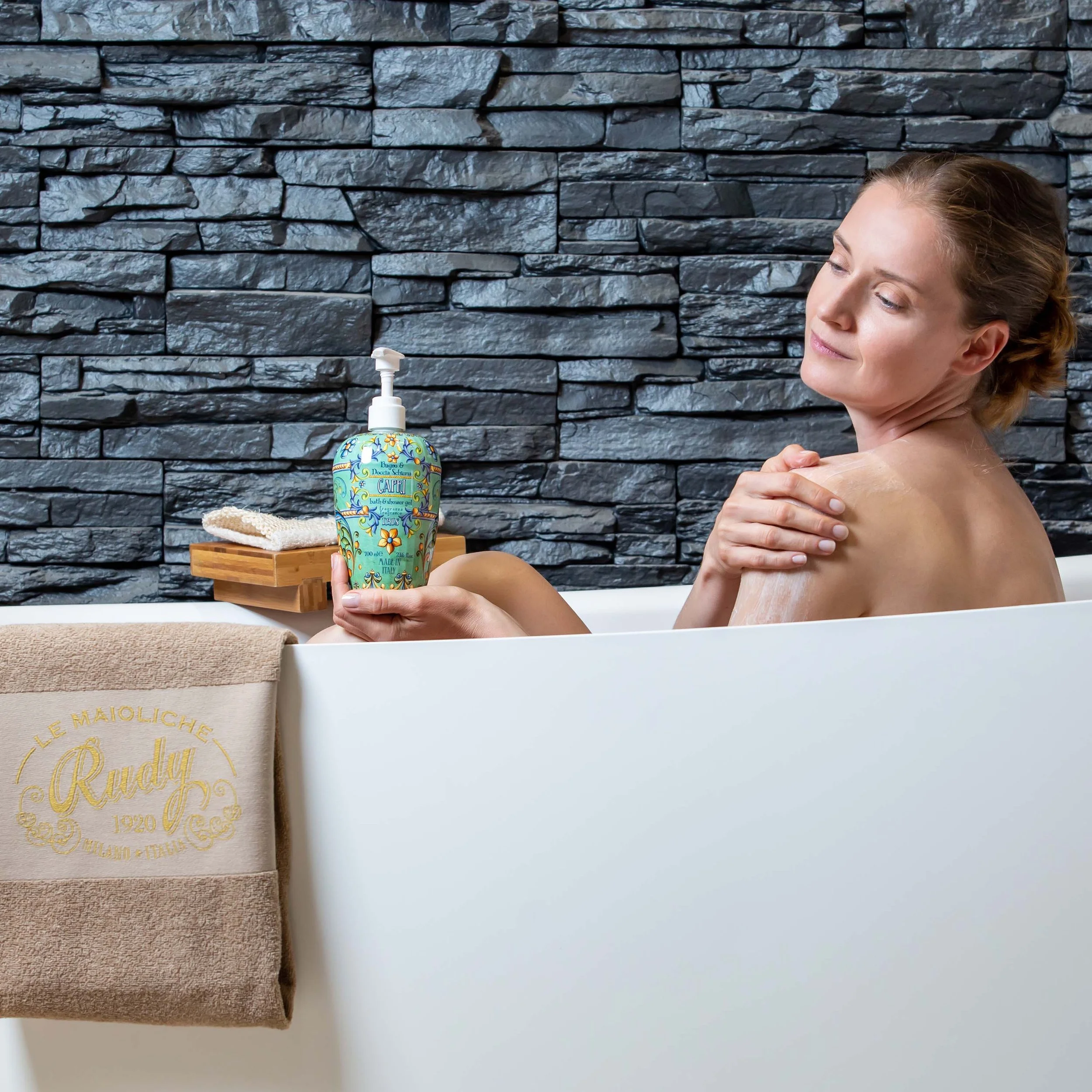 Capri Delicate Bath and Shower Gel 23.6 oz (700 ml) — Le Cadeaux