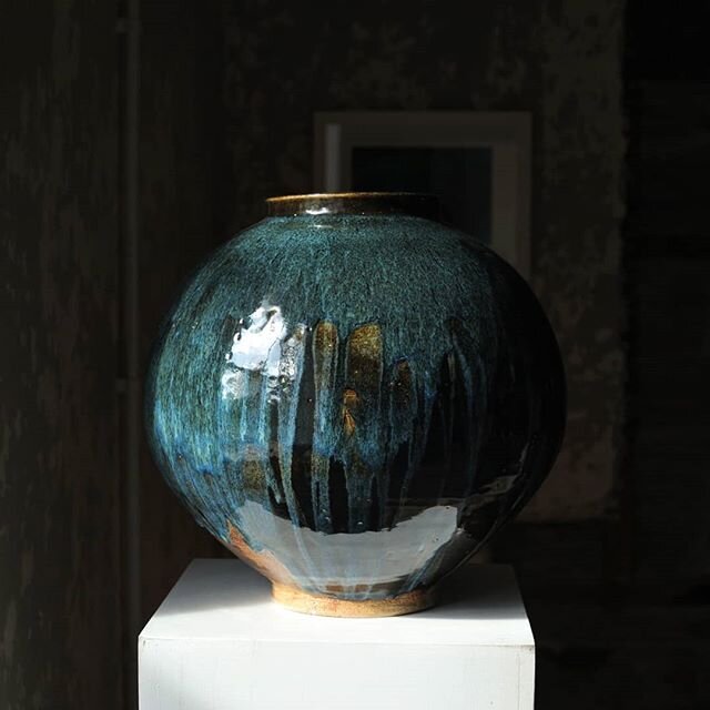 Midnight Moonjar. 
Ash glazed over  Church cove deep Amber glaze. Measures 35 cm wide by 40cm high. 
email michelfrancoisporcelain@gmail.com
#moonjar #studiopottery #michelfrancois