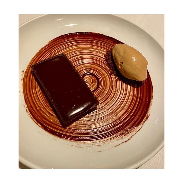 Holiday season with @chefclaudiafleming 
#dessertporn #chocolate #happy #hospitality #hospitalitylife #dandylife
