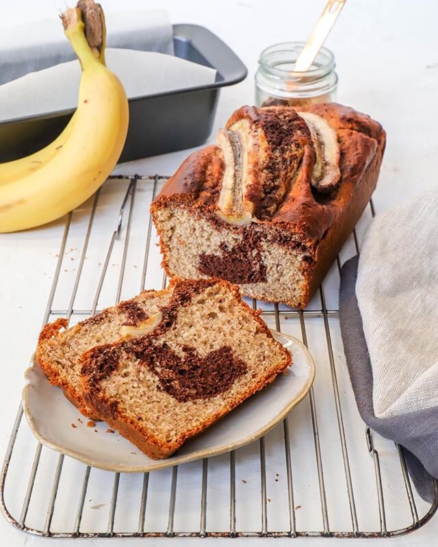 Choc Swirl Banana Bread 🍌🍫
⠀
SAVE this post for the recipe.
⠀
2 overripe bananas, mashed
2&nbsp;eggs, whisked&nbsp;
1/2 cup milk&nbsp;
1/4 cup olive oil (or fat of choice)
1/4 cup pure maple syrup
1 cup plain flour
1 cup wholemeal flour
1 tbsp baki