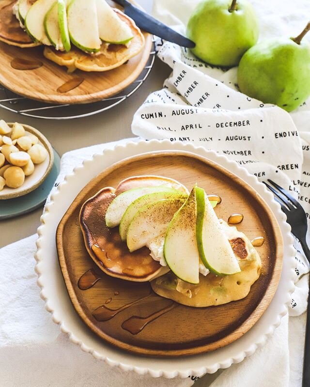 Spiced Pear Pancakes 🥞 🍐
⠀
SAVE this post for the next time you&rsquo;re craving pancakes!
⠀
2 pears
1 teaspoon butter
1/2 cup wholemeal flour
1/2 cup quick oats
1/2 teaspoon baking powder
3 tablespoons pure maple syrup
1/2 teaspoon cinnamon
2 eggs