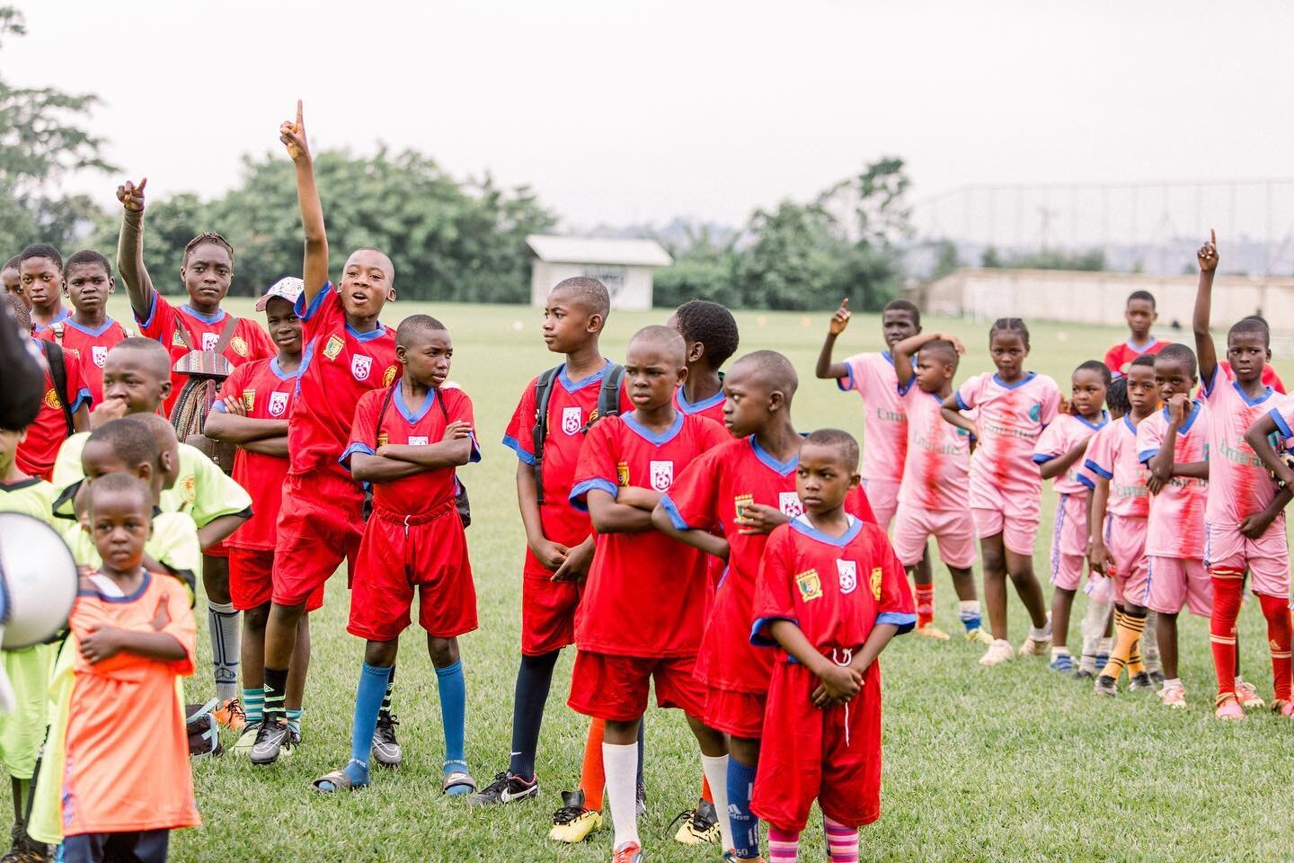 Our model teaches children their teammates&rsquo; strengths and weaknesses so they can encourage each other on and off the playing field.

&mdash;&mdash;

Notre mod&egrave;le enseigne aux enfants les forces et les faiblesses de leurs co&eacute;quipie