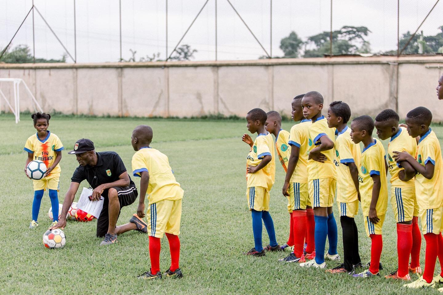 Without teamwork, nothing can be achieved as a group!

&mdash;-

Sans travail d'&eacute;quipe, rien ne peut &ecirc;tre r&eacute;alis&eacute; en groupe !

#football #Cameroon #youthfootball #girlsfootball #womensfootball #youthdevelopment #coaching #f