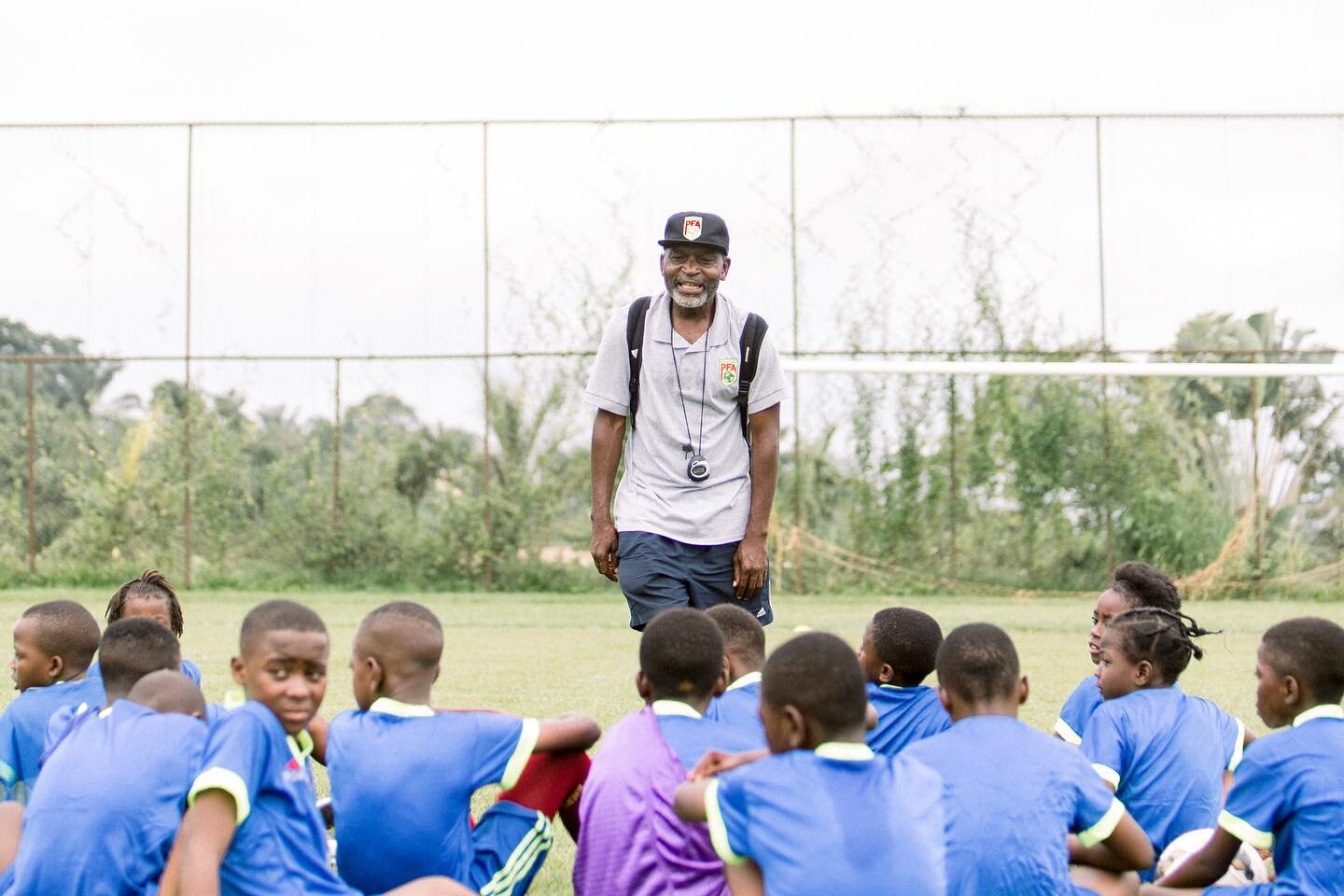 Our model encourages active listening. The coach is advised to listen to players at all times like the players are advised to listen to their coaches. This encourages the team to work together!

&mdash;-

Notre mod&egrave;le encourage l'&eacute;coute