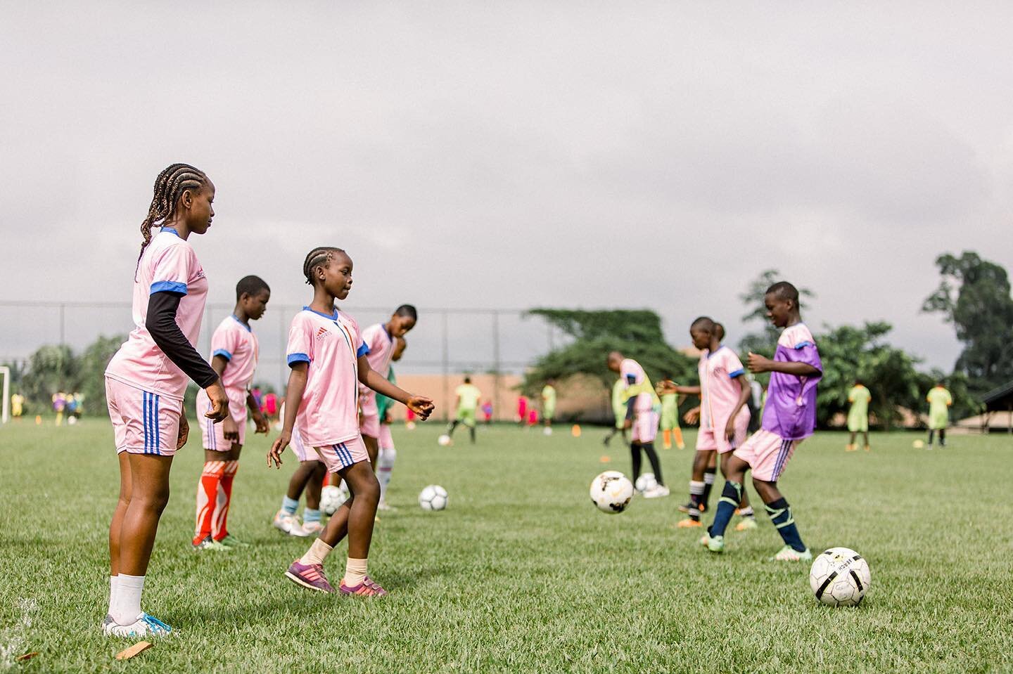 Team work makes the dream work.
&mdash;

Le travail d'&eacute;quipe = le travail de r&ecirc;ves.

#cameroon🇨🇲 #cameroon #football #sportimpact #girlsfootball