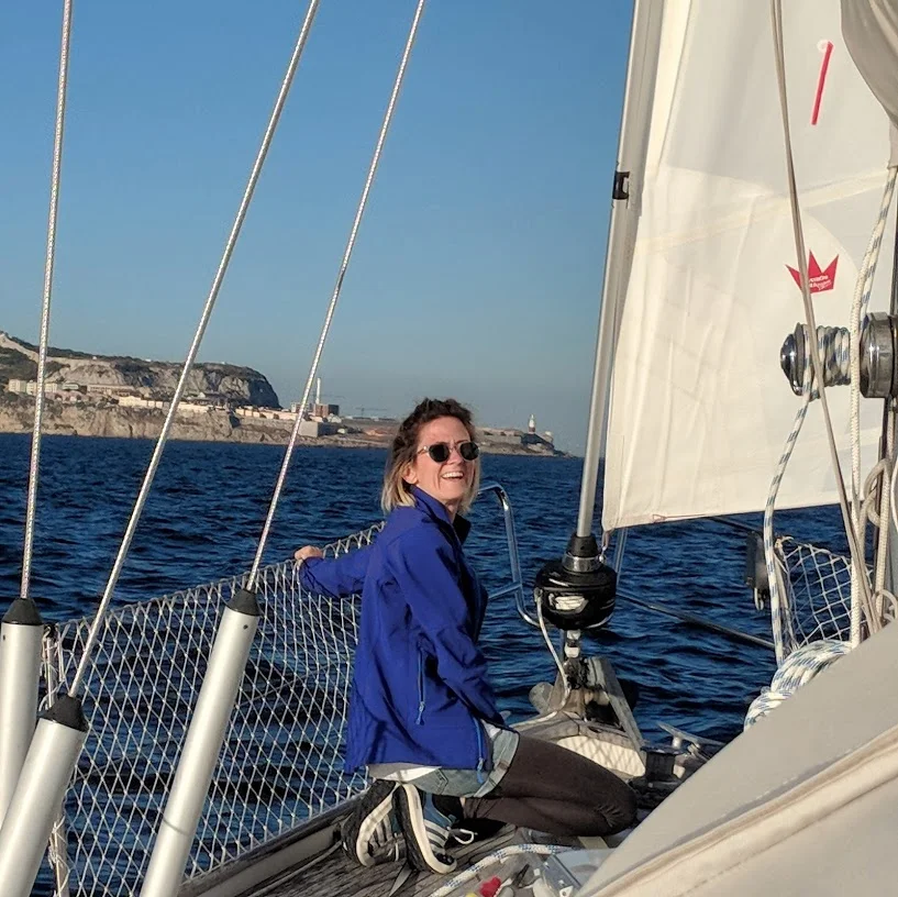 Con la famosa roca de Gibraltar de fondo