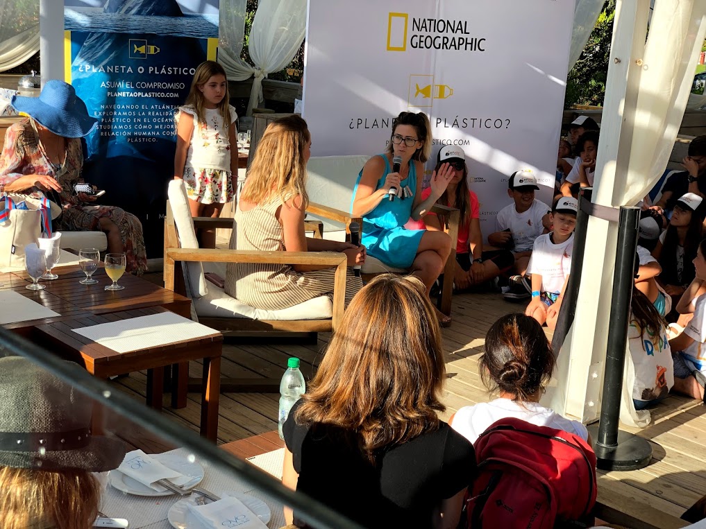 Durante la charla, compartimos la experiencia oceánica, aprendizajes y propuestas de acción, para cambiar nuestra relación con el plástico.