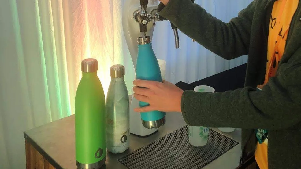 Recargando nuestras botellas Pura