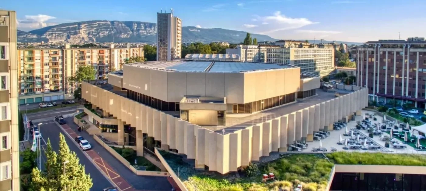 Centro Internacional de Conferencias de Ginebra (CICG), sede de la sesión INC-5.3 del Tratado Global de Plásticos, Ginebra, Suiza.