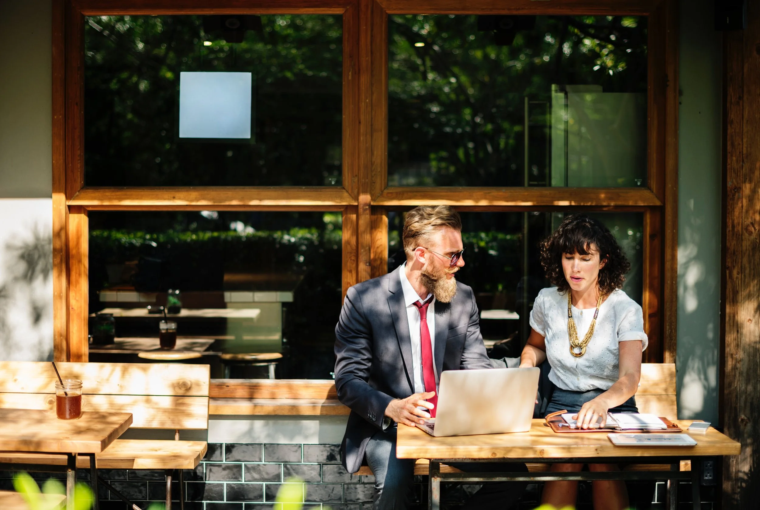 arrowhead-advising-people-working-together.jpg