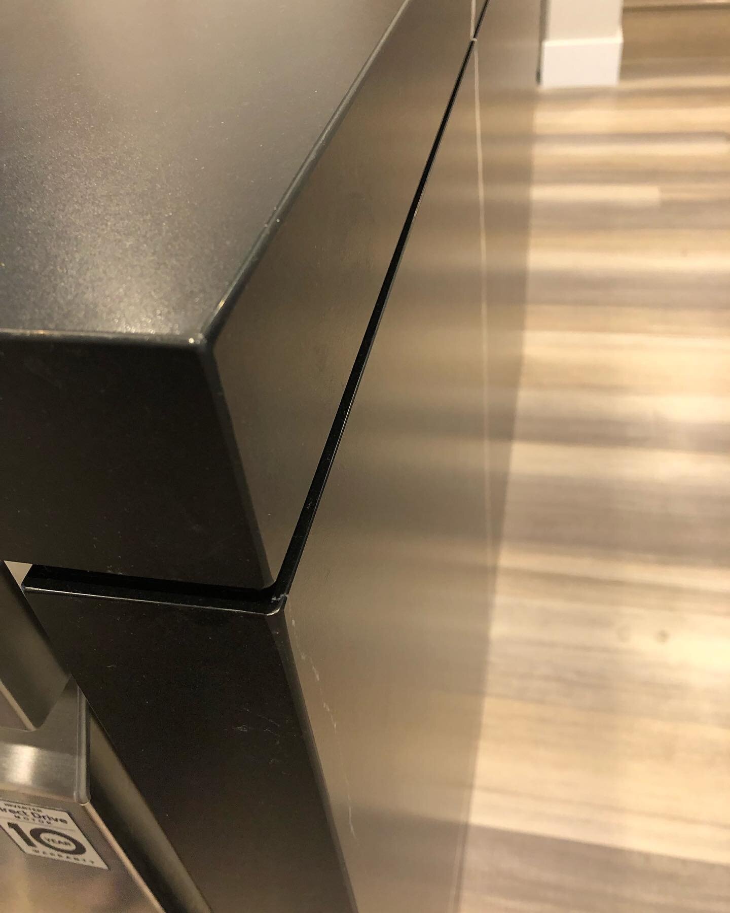 We are seeing this more and more in high end homes. The shadow reveal. It&rsquo;s very attractive. Paired with a chunky thicker edge and waterfalls make this unique, different and up and coming design detail. 
.
.
.
.
.
.
#revitastone #revitastonecou