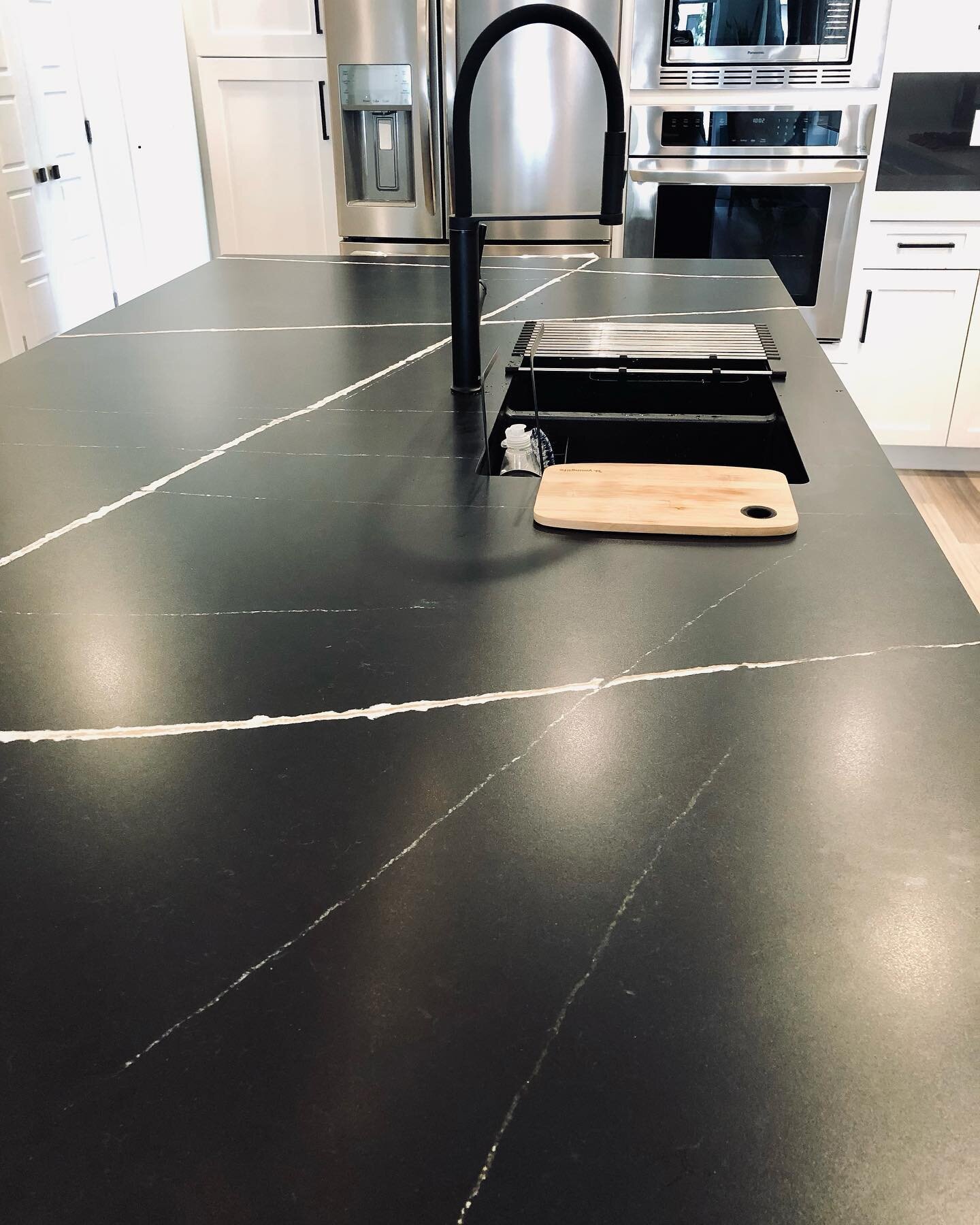 Moody, Matte and Black! A little drama, a soft texture. This is coming in more and more - texture and dark finishes. Get this look @cosentinocanada Silestone Noir Suede. 
.
.
.
.
.
#revitastone #revitastonecountertopskelowna #kelownabuild #kelownabui