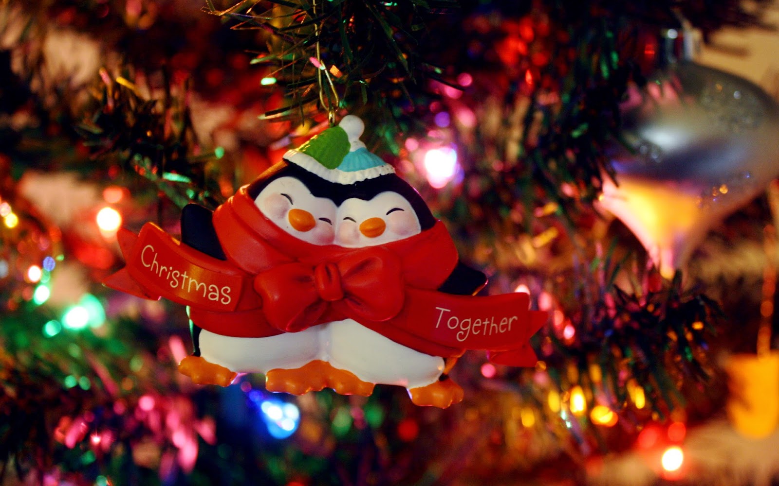 cute-penguin-couple-love-pair-decoration-toys-for-christmas-tree-photo-images.jpg