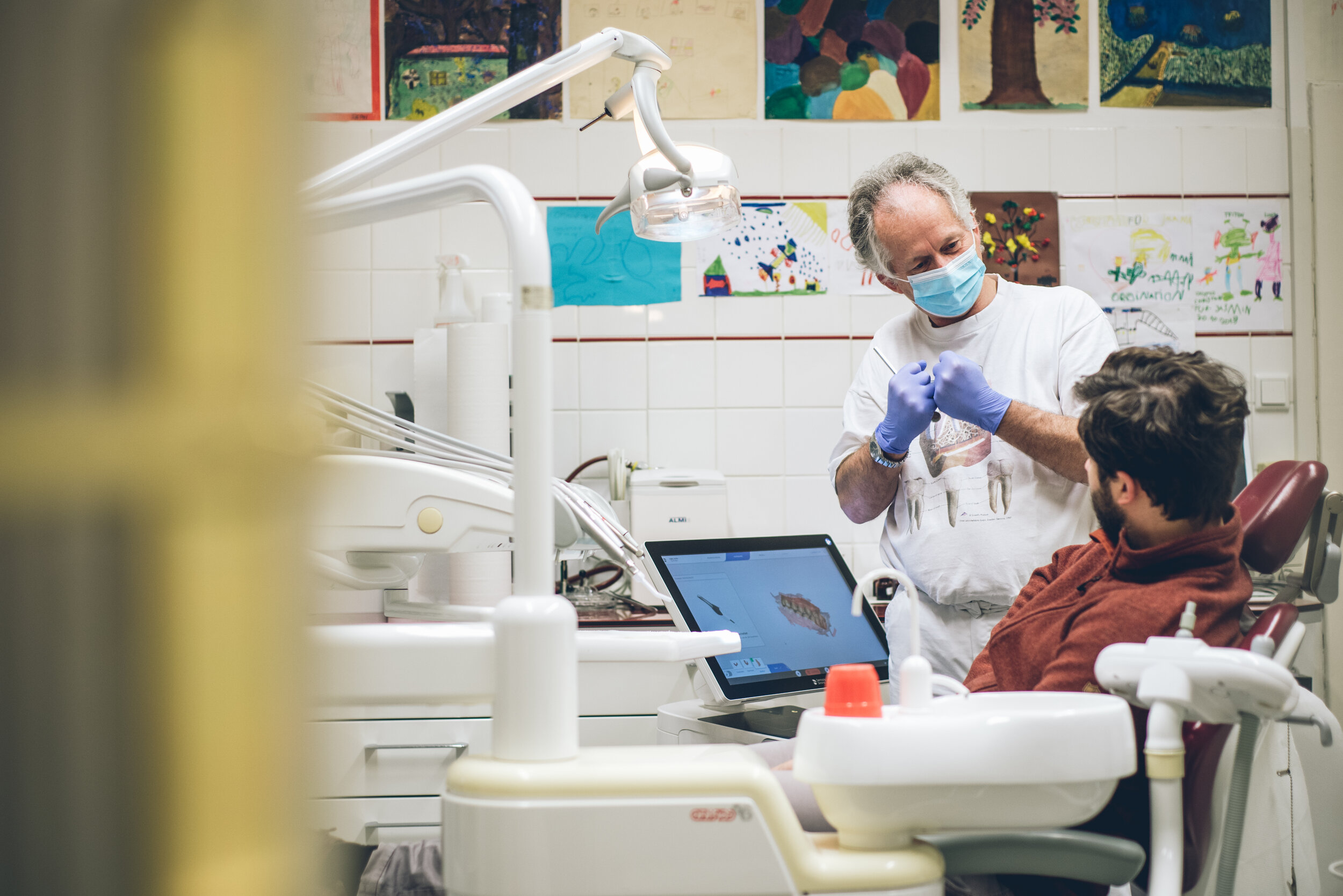   GRÜSS GOTT   Willkommen in der Ordination Dr. Mathias Kränzl - Ihr Partner für alle Anliegen betreffend kieferchirurgischer Eingriffe, Implantate und Prothetik. Bei mir sind Sie medizinisch und menschlich in guten Händen.   Lernen Sie mich kennen  