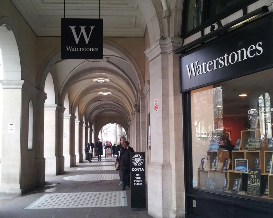 Elizabeth-Moore-Waterstones-Trafalgar-Square.jpeg