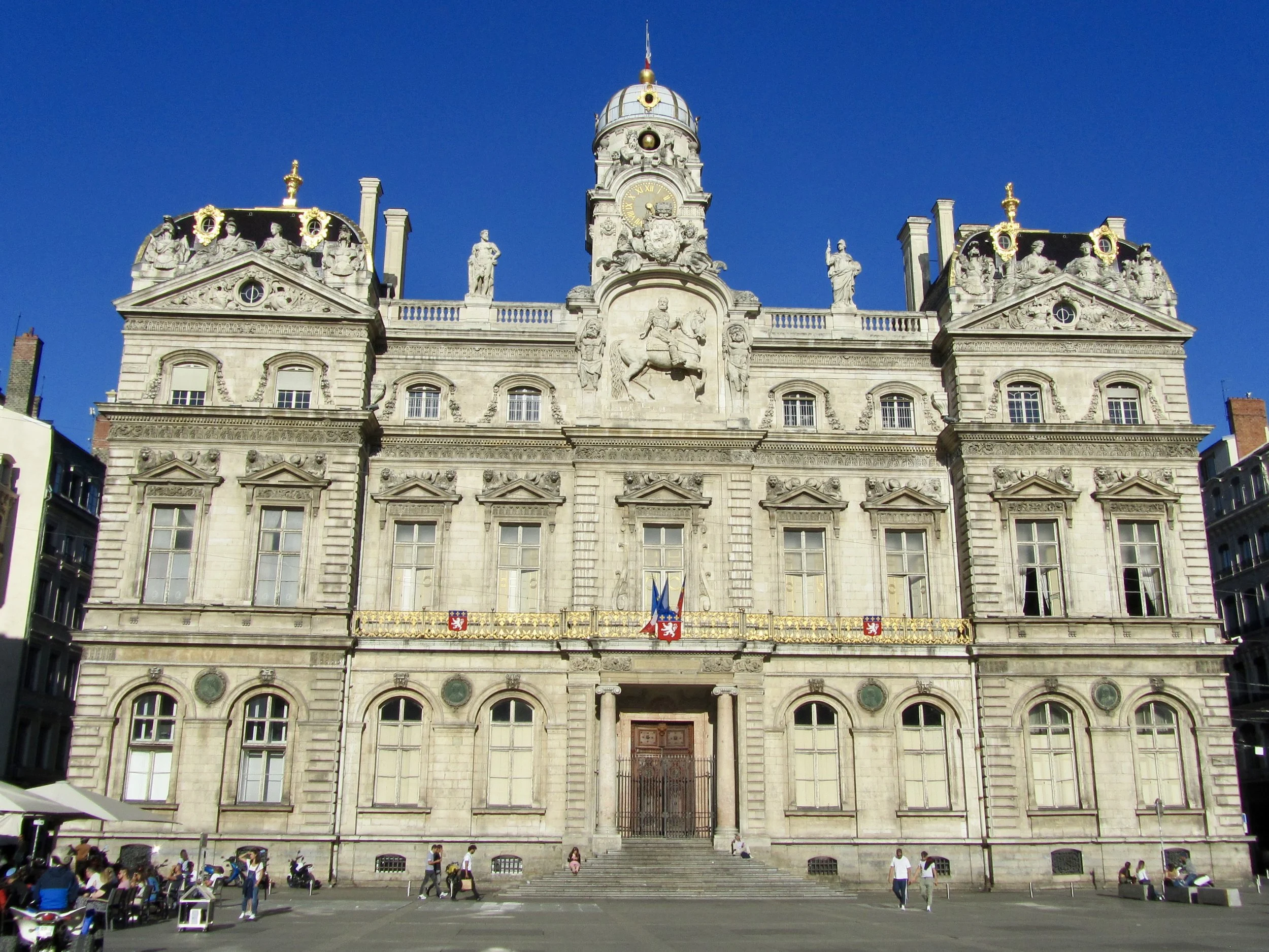 Day 2 - 4: Lyon and cacao sharing