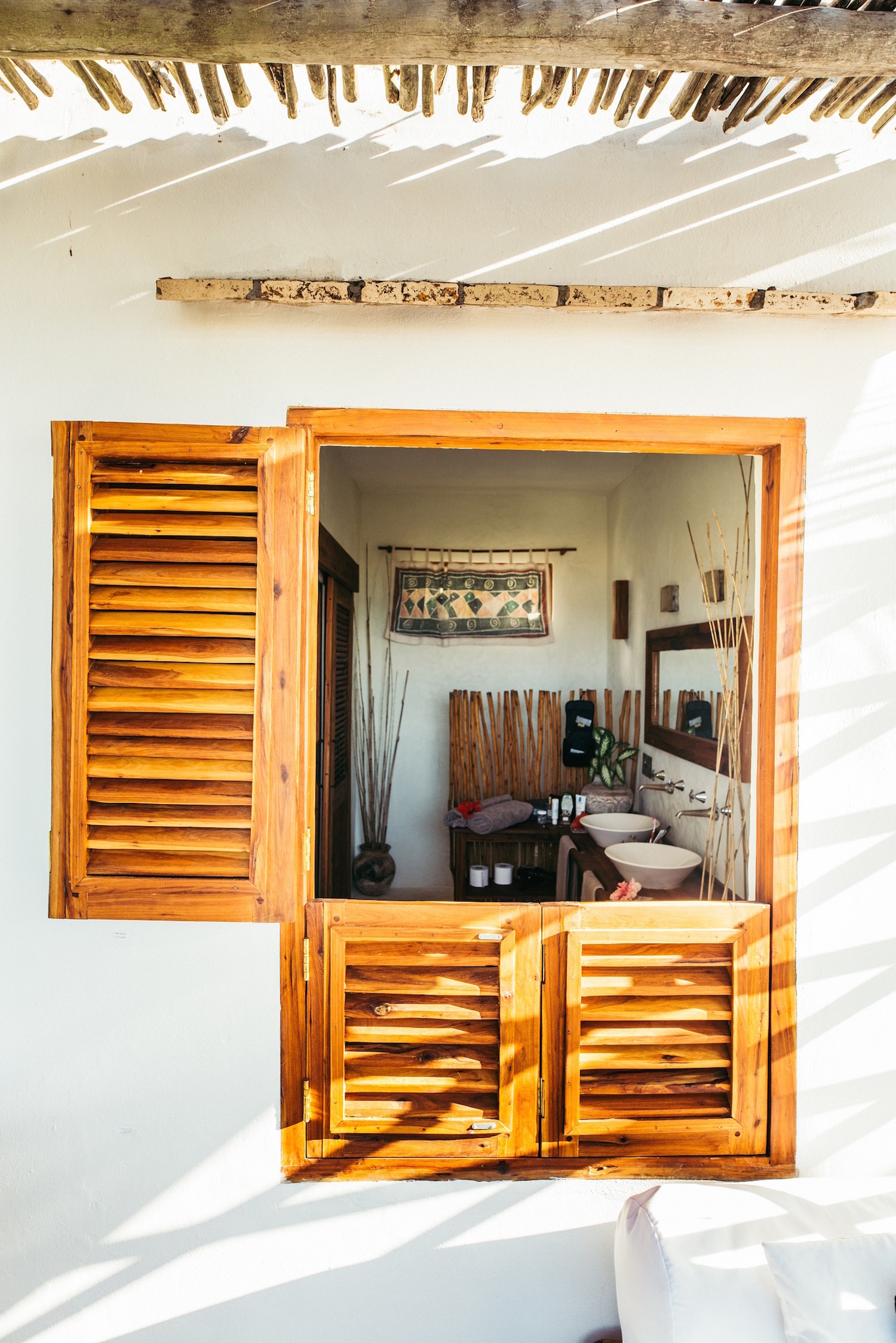 windows with sea view from bathroom.jpg