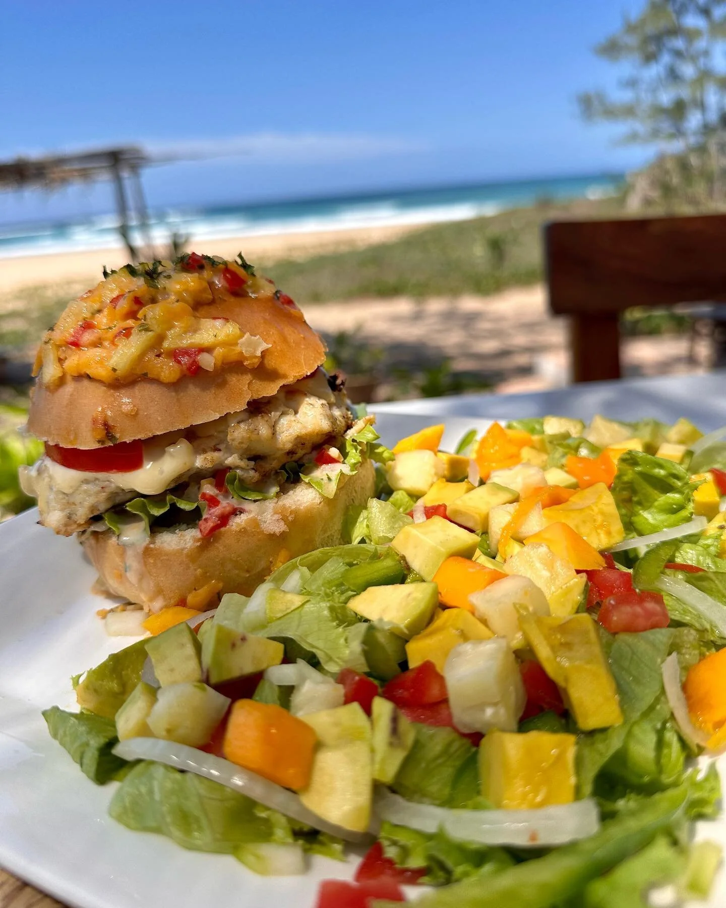 Lobster burger is here🤤🤤
We&rsquo;re open every day until 21:00. 
.
.
.
.
.
#tofo #tofobeach #beachresort #oceanview #sustainbleseafood #vegetarian #toforestaurant #beachbar #liquiddiveadventures #happirestaurant