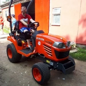 JAMIE ON NEW TRACTOR.jpg