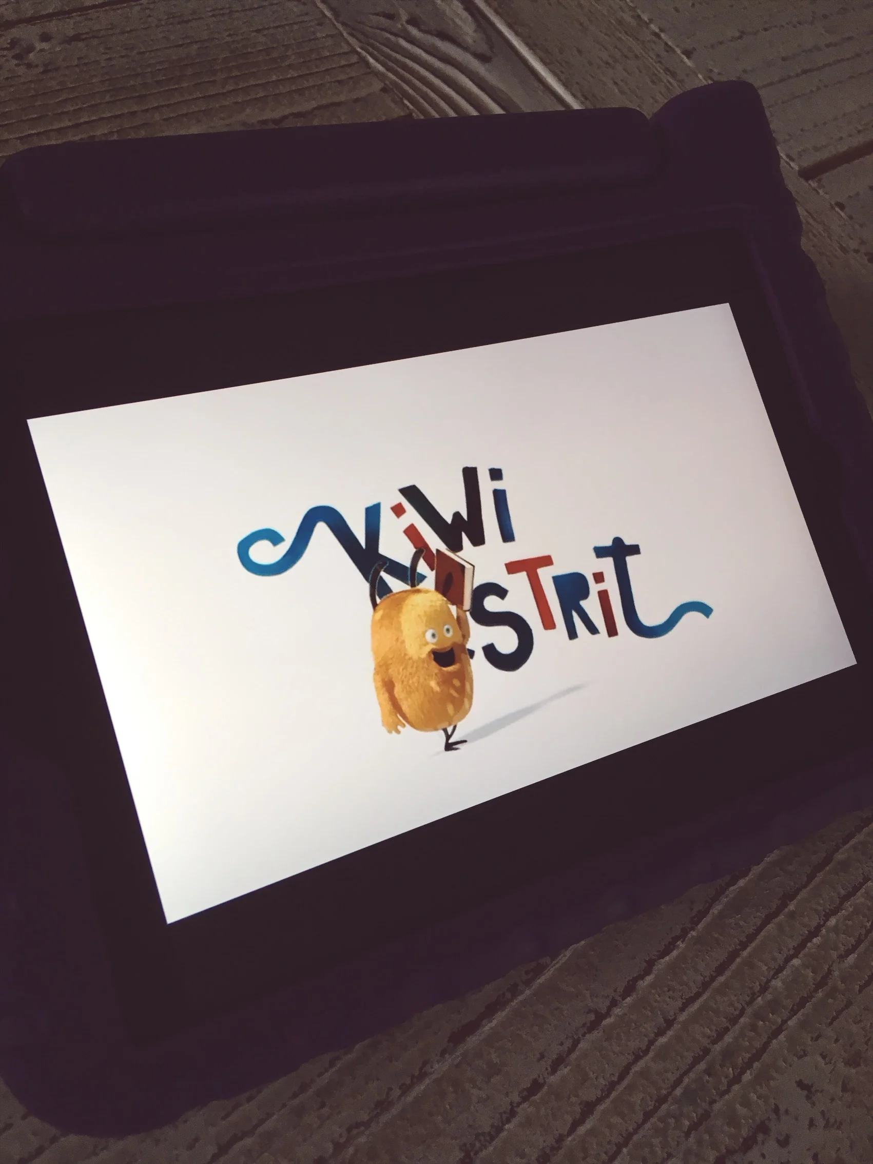 Kiwi &amp; Strit: Wahre Freundschaft trotz Gegensätzen und Konflikten