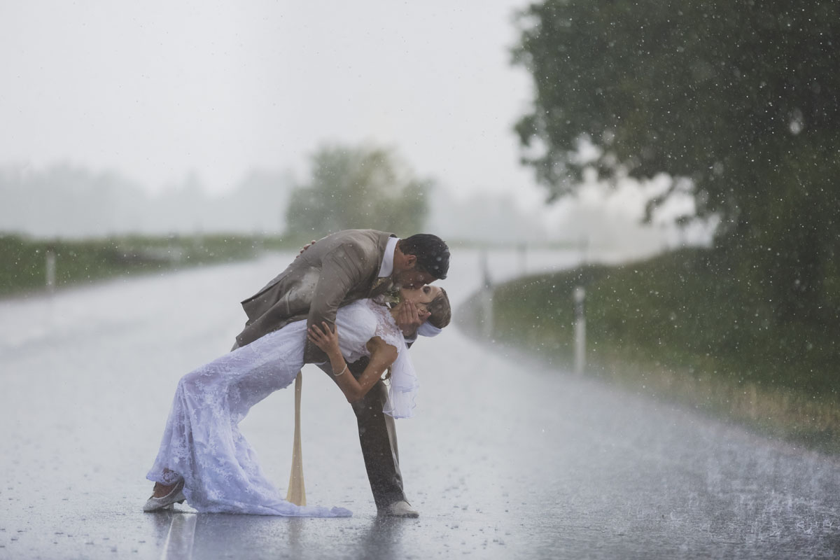 wedding-photos-096-rainy-wedding-photo.jpg