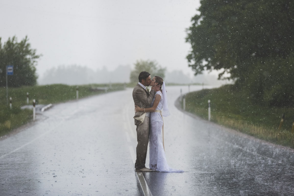 wedding-photos-098-rainy-wedding-photo.jpg