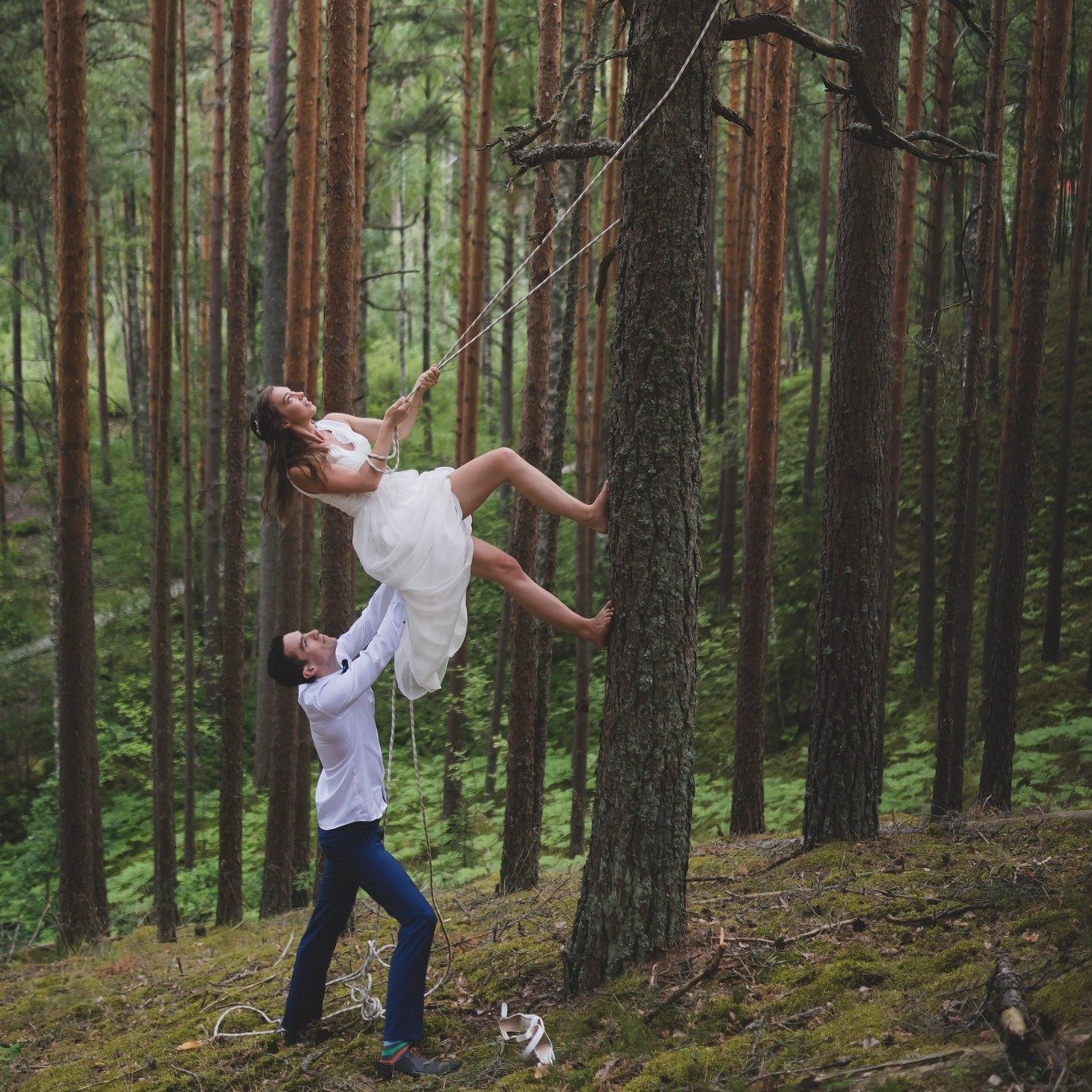 Vahel on &auml;ge, kui paarid saavad pulmap&auml;eval teha midagi, mida nad iga p&auml;ev ei tee 😝

#rosenvaldphotography #weddinginspiration #weddingstory #realweddings #europeweddingphotographer #canon_photos #weddingstyle #fearlessphotographers #