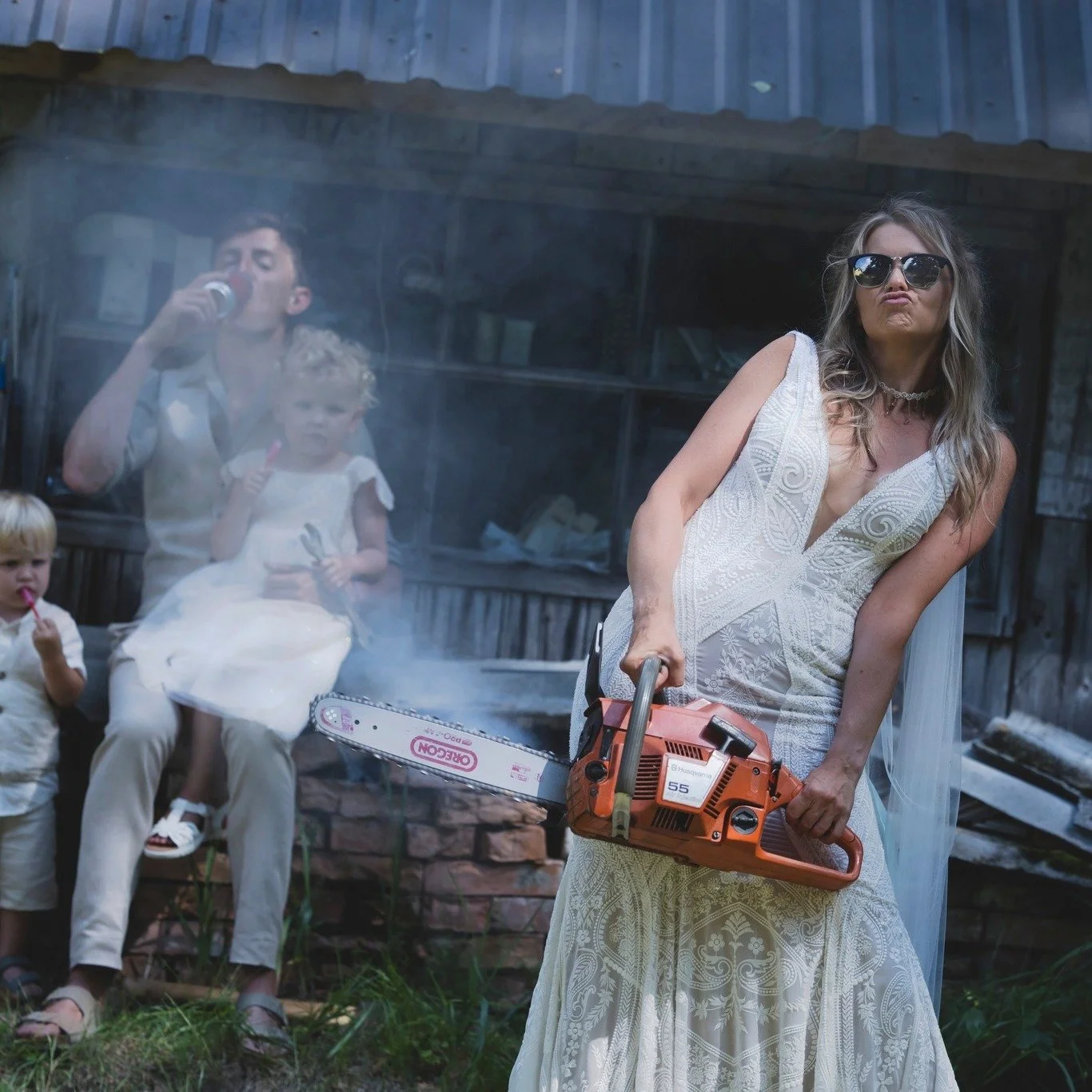 Puhas loodus ja.. T&otilde;eline elu 🤣
Taaskord &uuml;limalt m&otilde;nusa boho vaibiga pulm Hiiumaa merede ja metsade vahel. &Otilde;nne ja r&otilde;&otilde;mu, Karen &amp; Craig 😍

#rosenvaldphotography #weddinginspiration #weddingstory #realwedd