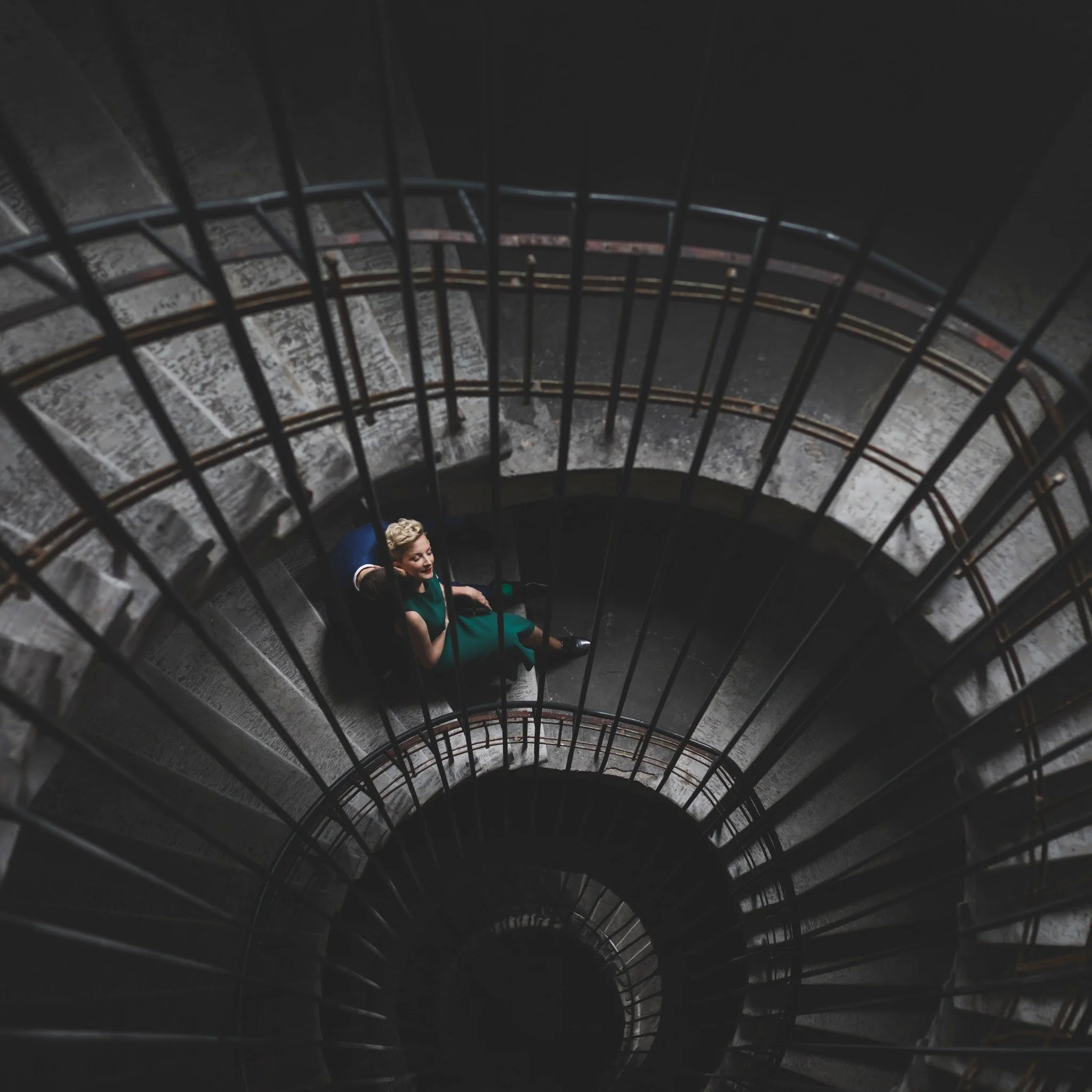 &Uuml;ldiselt vist arvatakse, et pulmafotod peavad olema sellised helged ja heledad. Aga vahel on tume ka ju p&auml;ris &auml;ge 😉

#rosenvaldphotography #weddinginspiration #weddingstory #realweddings #europeweddingphotographer #canon_photos #weddi