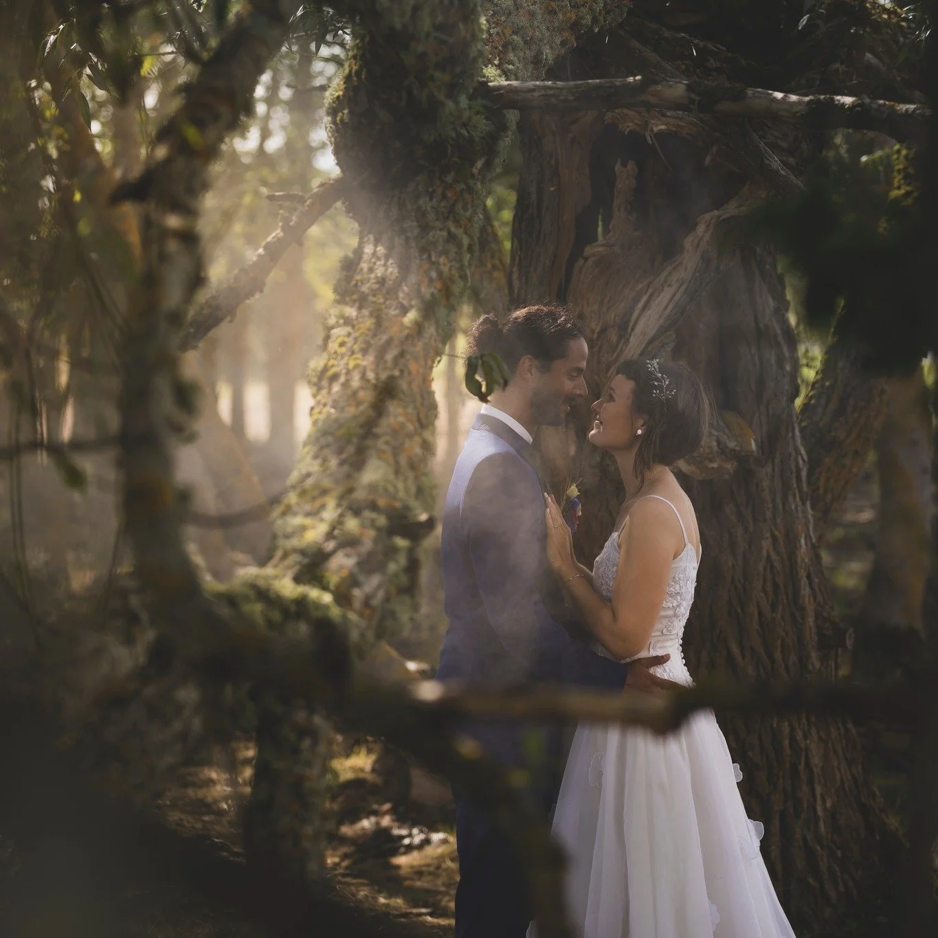 🇪🇪
Olen v&auml;lismaal p&auml;ris palju pulmi pildistanud... aga teate. Meil on Eestis t&otilde;siselt &auml;ge. Puhas loodus, rikas ajalugu, hipster-rajoonid, vanalinnad, rabad, p&otilde;llud, m&otilde;isad, lossid ja isegi - aastaajad.

Palju &ot