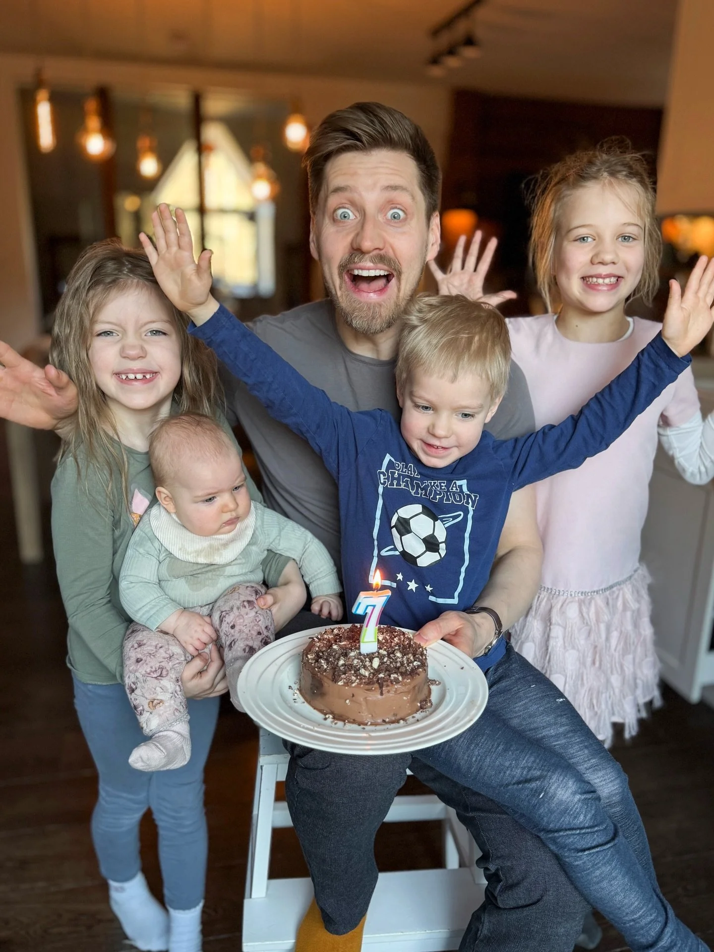 S&uuml;da trummeldab, kui arvutis Pulmad.ee veebilehe avan...

Valitakse aasta parimat pulmafotograafi.

Olin iga p&auml;ev tulemusi oodanud, kutsunud oma j&auml;lgijaid h&auml;&auml;letama ja lootsin, et &auml;kki olen seda tunnustust v&auml;&auml;r