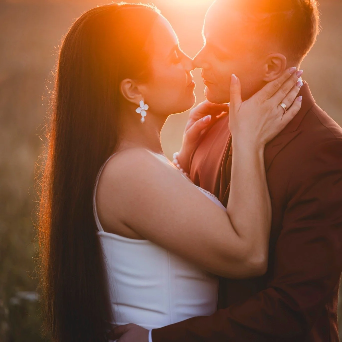 "T&ouml;nnasime Karliga koos, vaatasime videot mitu korda ning meenutasime, kui ilus ja tore k&otilde;ik oli! Vaatasime eile kohe suure hurraaga pildid ka k&otilde;ik l&auml;bi - ait&auml;h! Pildid on v&auml;ga-v&auml;ga ilusad, ning toovad j&au