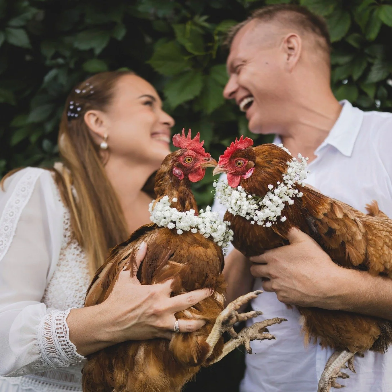 Oled m&otilde;elnud, et kuidas teha pulmafotosid, mis poleks liiga... tavalised? 🧐🐔 Kui Sina tahaks p&auml;riselt seda protsessi kogeda, &otilde;ppida ja minuga pulmas kaasas olla, siis kutsun Sind pulmatreeningule "P&auml;ev Rosenvaldiga pulm