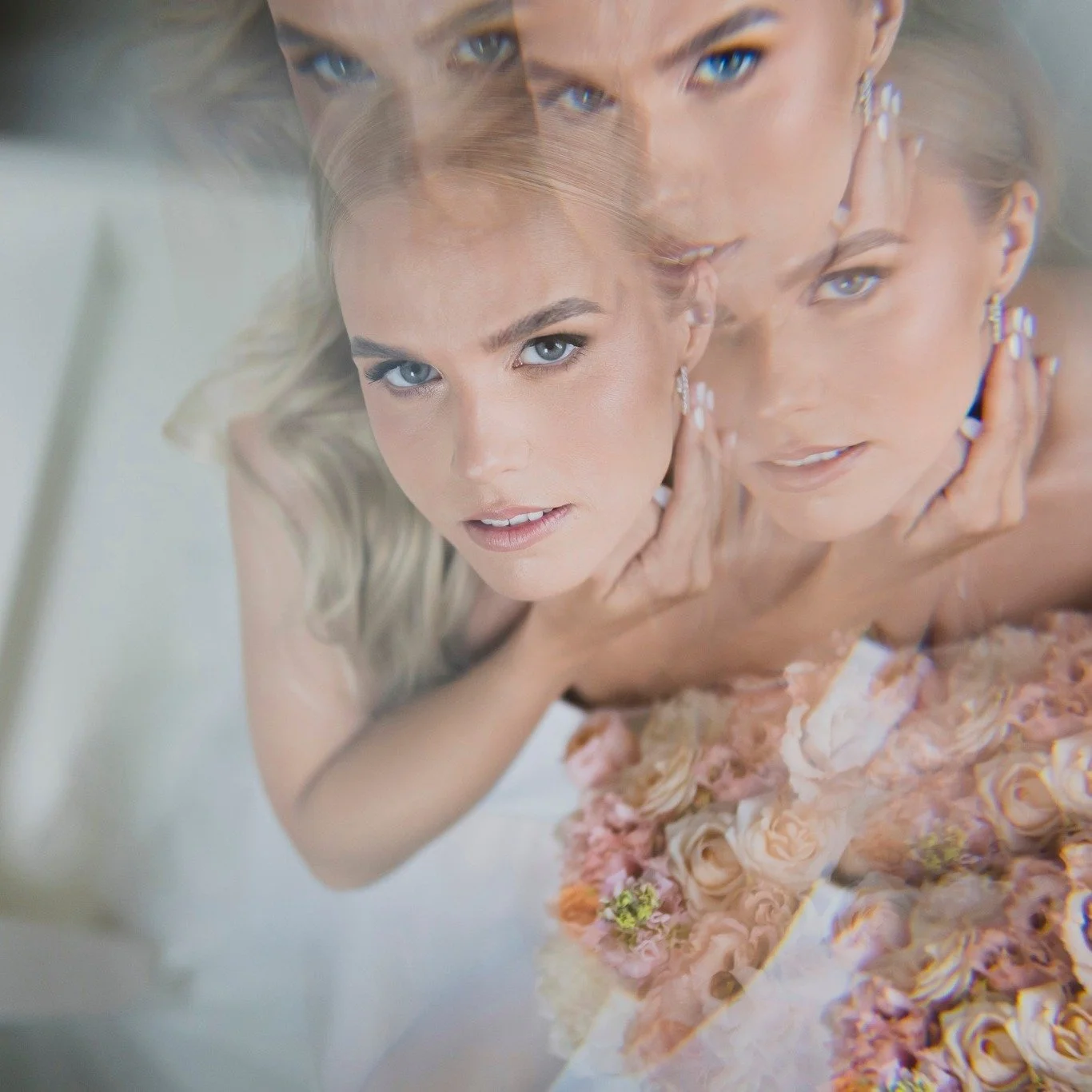 "Istun oma kodukontori laua taga ja k&auml;in veel viimast korda pulmafotod l&auml;bi, et need pruutpaarile &uuml;le anda.

867 &otilde;nnestunud pilti, isegi rohkem kui tavaliselt, ilusad, blogiv&auml;&auml;riline materjal. Pulmad on &uuml;ks k