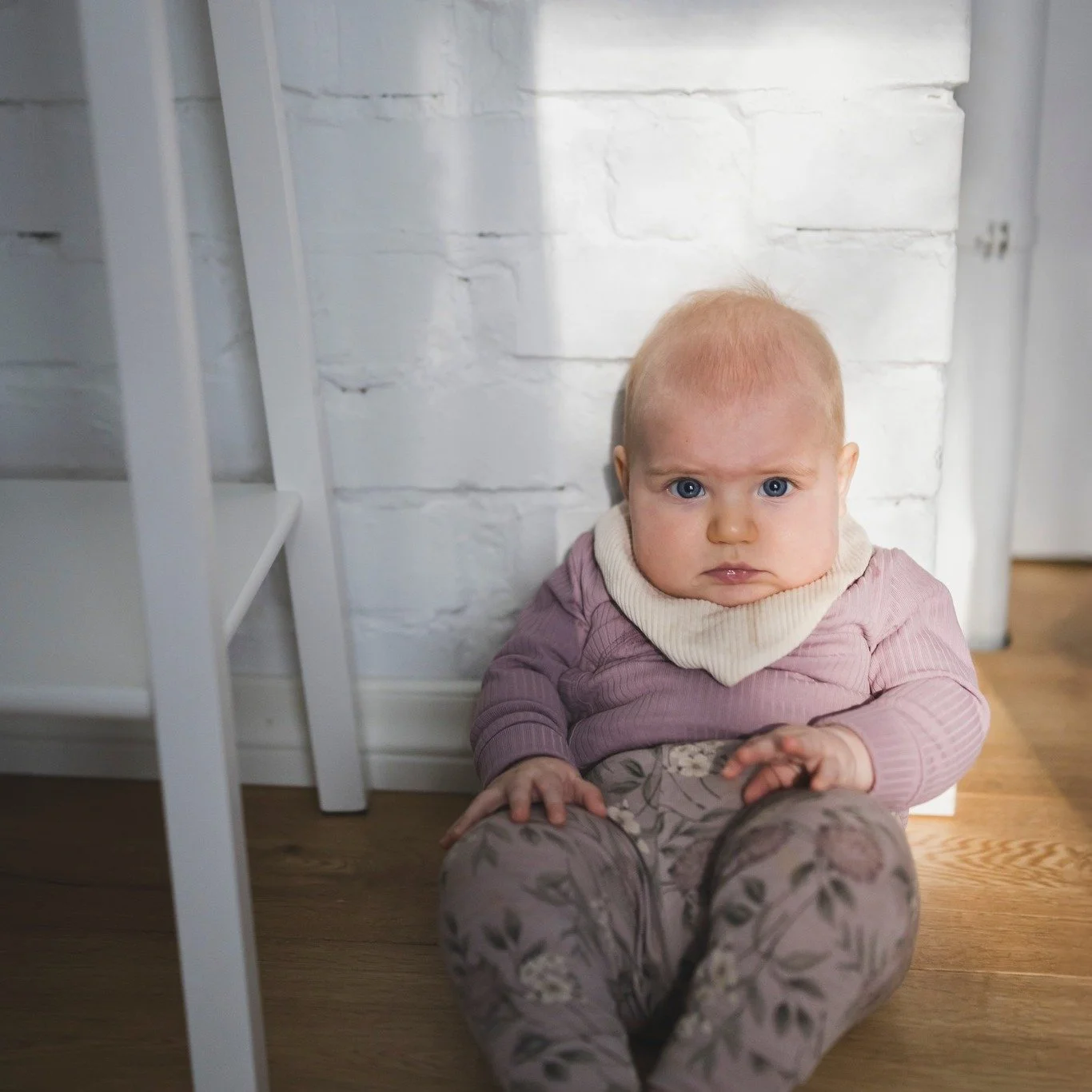S&otilde;itsime eelmisel p&auml;eval s&uuml;ndinud Selahiga linnas, Sarah ja Noah istusid tagaistmel. 

Johanna: &ldquo;Vanaema tahtis ka korra beebit n&auml;ha.&rdquo;

Noah: &ldquo;Mis koerabeebit?&rdquo;

...

Siin see maailma armsaim kutsubeebi o