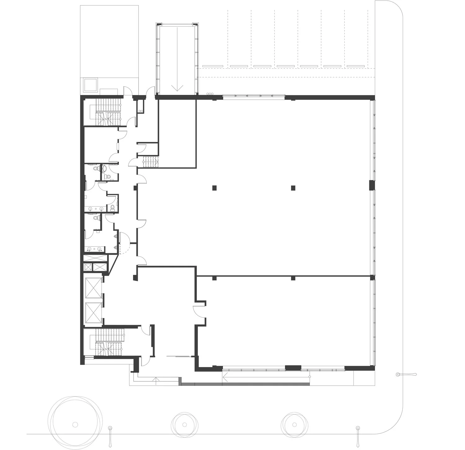 ….Elevator lobbies and washrooms were redesigned on each floor. Office layouts were customized for each tenant. ..Les halls d’ascenseurs et les toilettes de chaque étage ont été entièrement redessinés. L’aménagement des bureaux a été adapté à chaque locataire. ….
