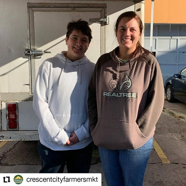 #Repost @crescentcityfarmersmkt
&bull; &bull; &bull; &bull; &bull; &bull;
🚨PSA 🚨 the market now has pastured-raised chicken!! 🌱🐓whole turkeys are also available to reserve for that special day 🦃🍂 Thank you so much to our friends @gpfarmsla for 