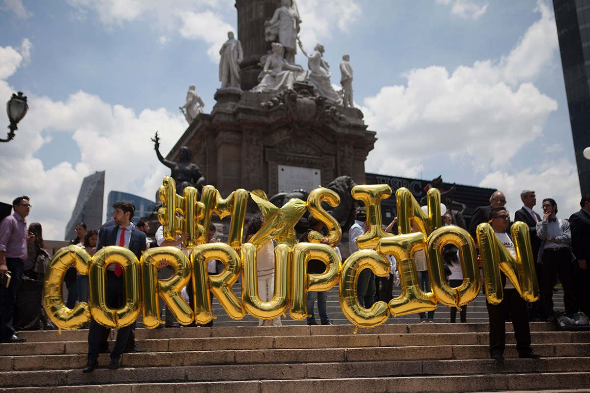 Empresarios protestan contra la corrupción en el Ángel. Foto: Miguel Dimayuga